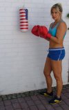 Erotik Sport Girl beim Boxen